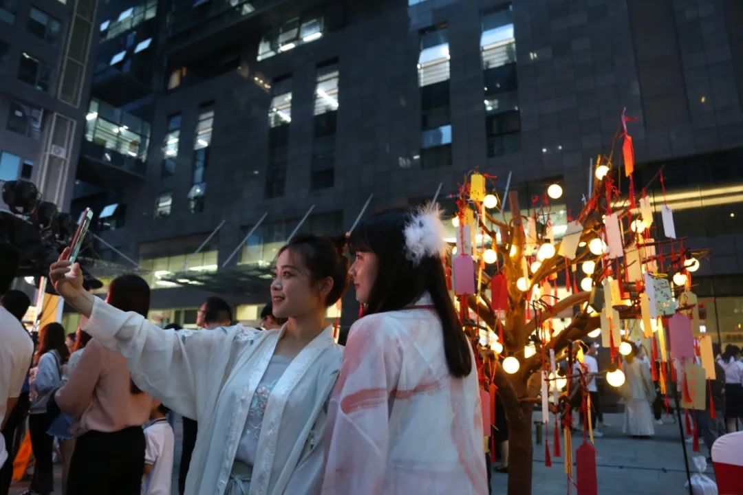 他(tā)鄉亦故鄉 蓉漂穿越新谷奇妙夜